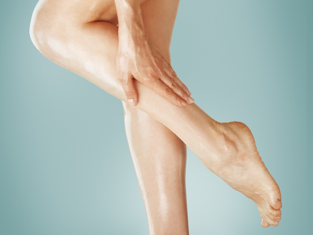 Сильно отекают ноги у женщин. Отеки нижних конечностей. Средства от отеков голени и стопы.