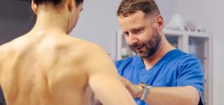 Operacje biustu – chirurgia plastyczna piersi to nie tylko ich powiększanie